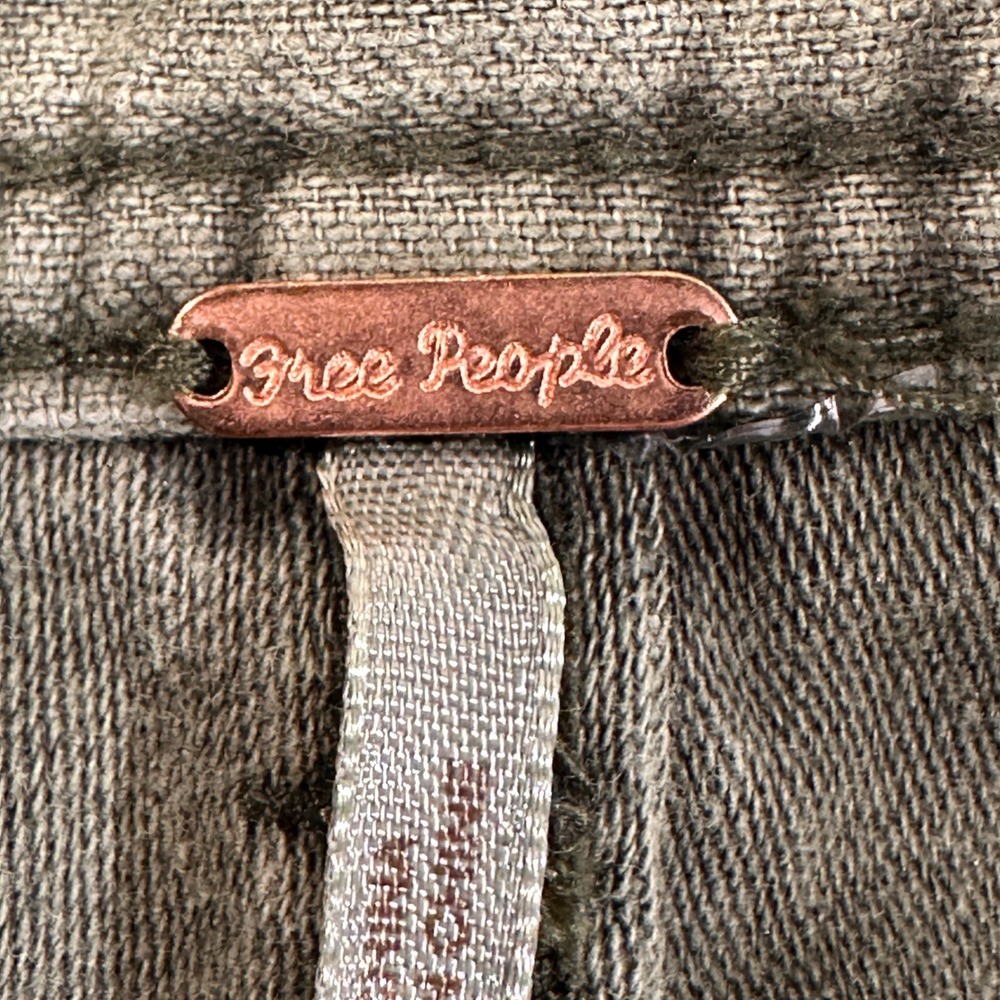 Free People Crochet Panel Cut Off Shorts Womens Size 6 Olive Green | Boho Core - Picture 4 of 9